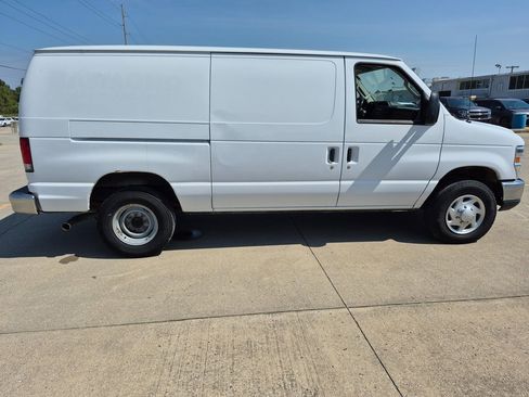 Used 2014 Ford E-350 and Econoline 350 Super Duty w/ Power Group image 6