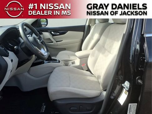 Used 2017 Nissan Rogue Sport SV FWD image 23