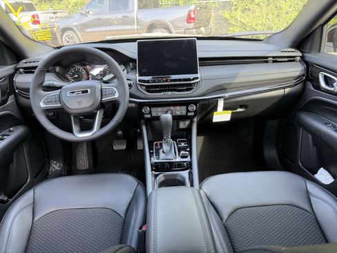 New 2026 Jeep Compass Latitude image 19