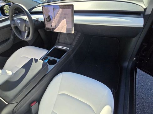 Used 2024 Tesla Model Y Long Range image 15