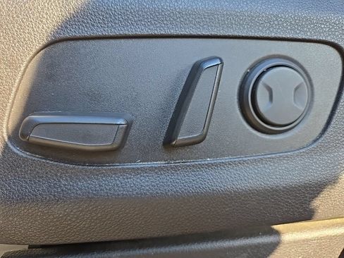 Certified 2023 Kia Carnival LX FWD image 30