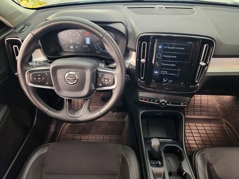 Used 2020 Volvo XC40 T4 Momentum FWD image 26