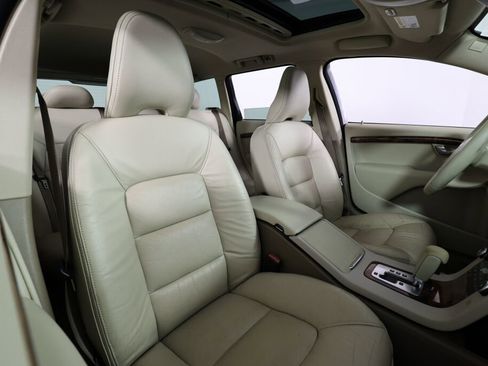 Used 2009 Volvo XC70 3.2 image 11