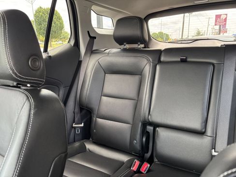 Used 2024 GMC Terrain SLT AWD/4WD image 41