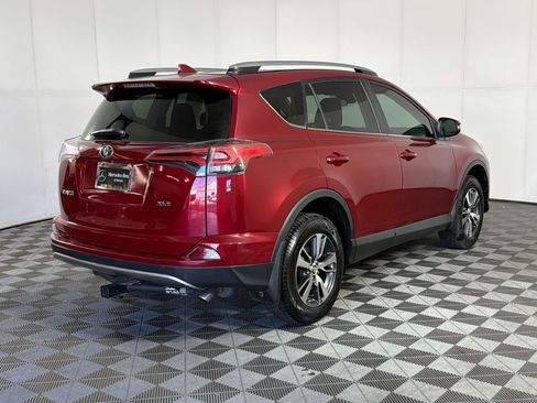 Used 2018 Toyota RAV4 XLE AWD/4WD image 9