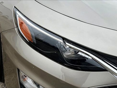 Used 2024 Chevrolet Malibu LT image 28