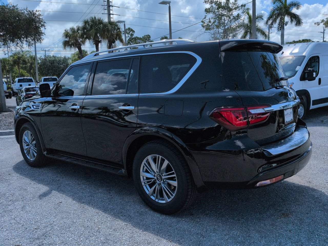 Used 2021 INFINITI QX80 Luxe w/ All-Season Package RWD image 7