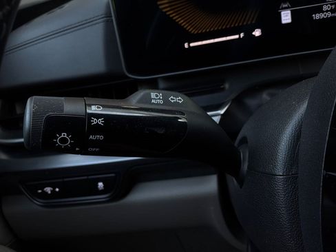 Used 2026 Kia Carnival FWD image 39