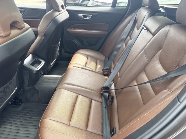 Used 2025 Volvo V60 B5 Cross Country Plus AWD/4WD image 18