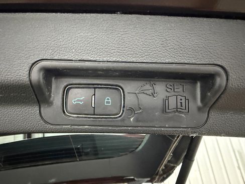 Certified 2020 Ford Explorer XLT w/ Equipment Group 202A image 29