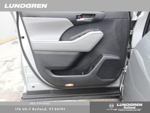 Used 2022 Toyota Highlander XLE image 13