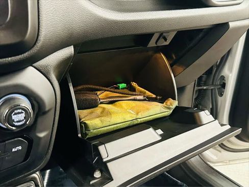 Certified 2021 Jeep Renegade Latitude image 18