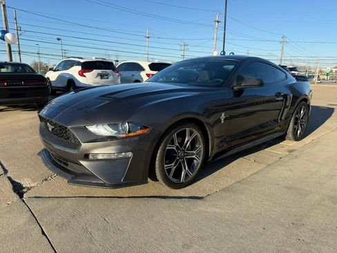 Used 2019 Ford Mustang Coupe image 6