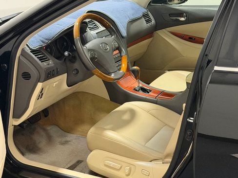 Used 2010 Lexus ES 350 w/ Preferred Accessory Package FWD image 8