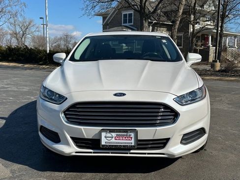 Used 2014 Ford Fusion SE image 2