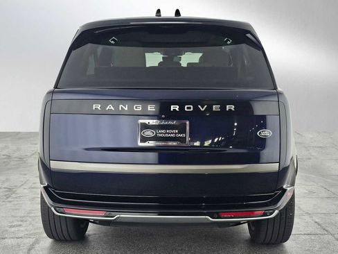 Used 2023 Land Rover Range Rover Long Wheelbase SE image 4