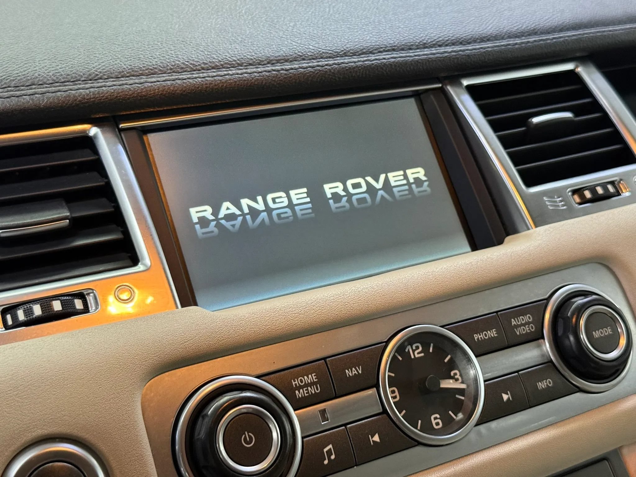 Used 2010 Land Rover Range Rover Sport Supercharged AWD/4WD image 15