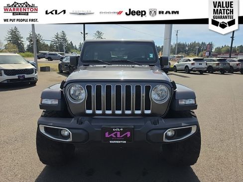 Used 2018 Jeep Wrangler Unlimited Sahara AWD/4WD image 8