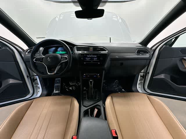 Used 2023 Volkswagen Tiguan SE R-Line FWD image 21
