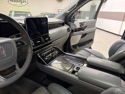 Used 2018 Lincoln Navigator Reserve w/ Technology Package AWD/4WD image 29