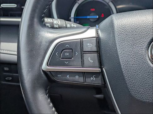 Used 2022 Toyota Highlander XLE FWD image 15