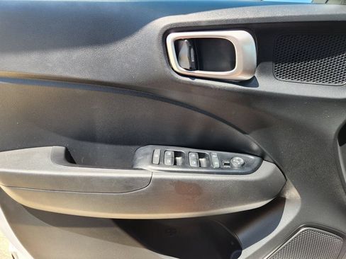 Used 2024 Hyundai Venue SEL FWD image 24