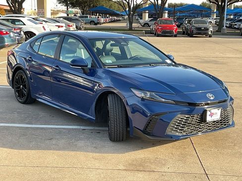 Used 2025 Toyota Camry SE image 4