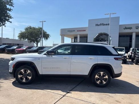 Certified 2022 Jeep Grand Cherokee Limited 4xe w/ Luxury Tech Group II AWD/4WD image 8