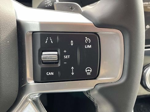 Used 2025 Land Rover Discovery S image 13