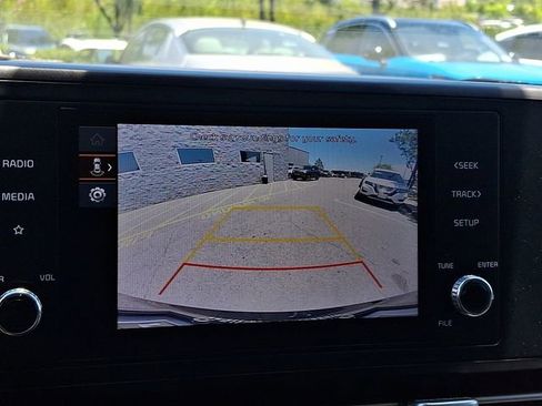 Used 2023 Kia Carnival LX FWD image 19