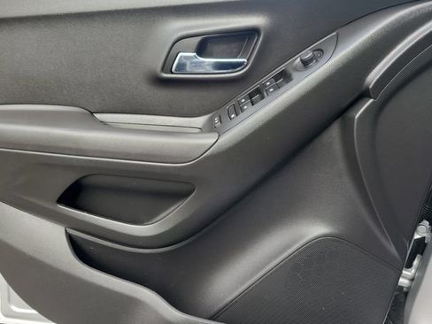 Used 2020 Chevrolet Trax LT w/ LT Convenience Package FWD image 20