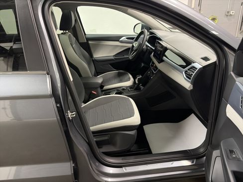 New 2026 Volkswagen Taos SE image 31