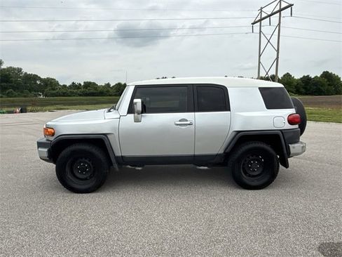Used 2007 Toyota FJ Cruiser 2WD image 10