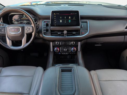 Used 2023 GMC Yukon XL SLT AWD/4WD image 10