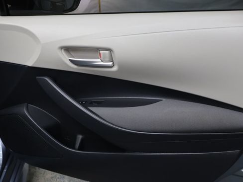 Used 2020 Toyota Corolla LE FWD image 11