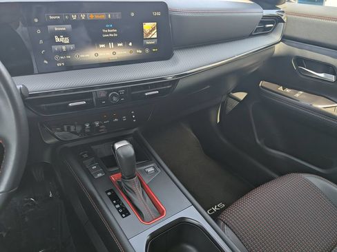 Certified 2025 Nissan Kicks SR FWD image 24