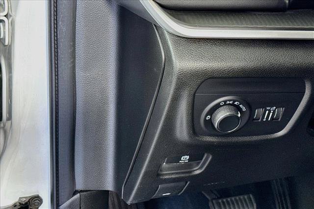 Used 2023 Jeep Grand Cherokee Altitude AWD/4WD image 10