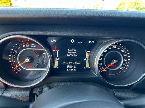Used 2018 Jeep Wrangler Unlimited Sahara AWD/4WD image 28