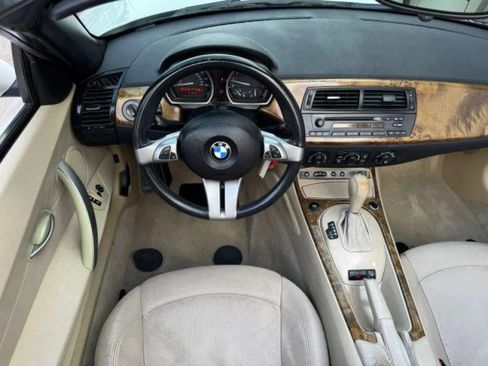 Used 2005 BMW Z4 2.5i RWD image 31