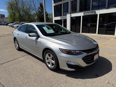 Used 2022 Chevrolet Malibu LS w/ Driver Confidence Package II FWD image 3