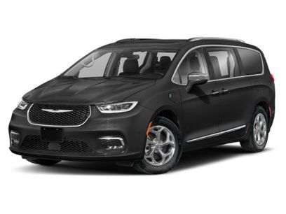 Used 2022 Chrysler Pacifica Limited w/ Uconnect Theater Family Group