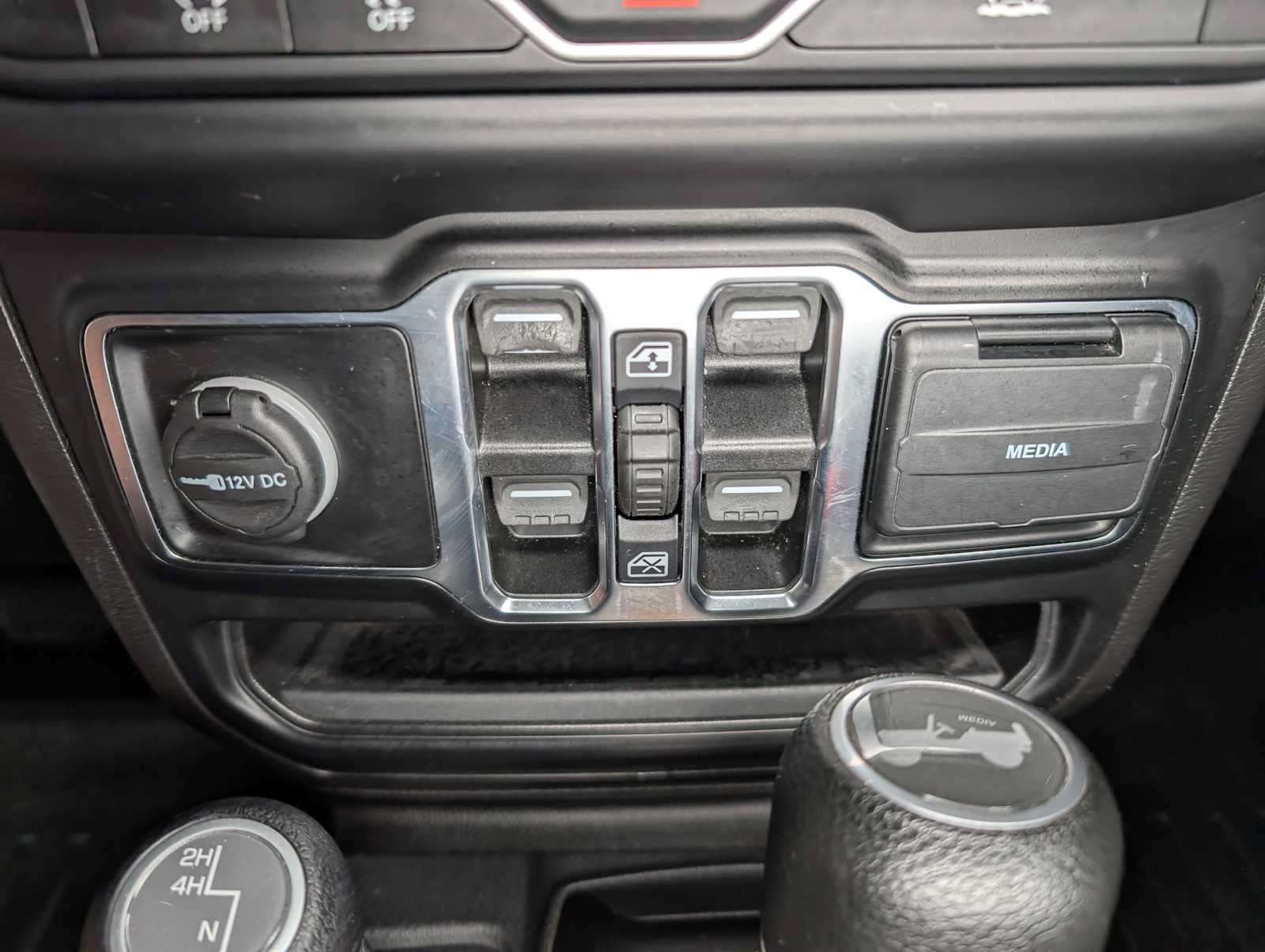 Used 2022 Jeep Wrangler Unlimited Sahara AWD/4WD image 31
