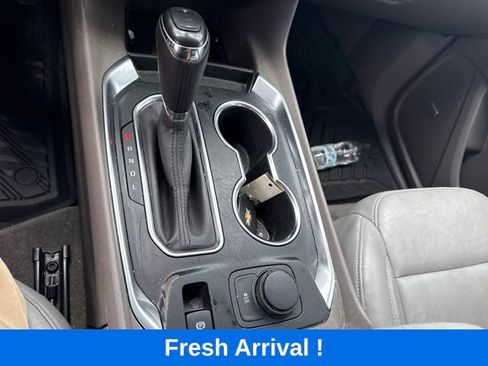 Used 2019 Chevrolet Traverse LT w/ LT Premium Package FWD image 8