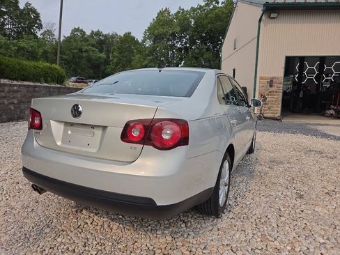 Used 2010 Volkswagen Jetta SE FWD image 6