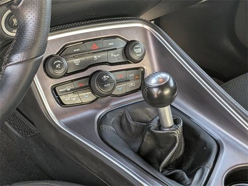 Used 2016 Dodge Challenger R/T image 4