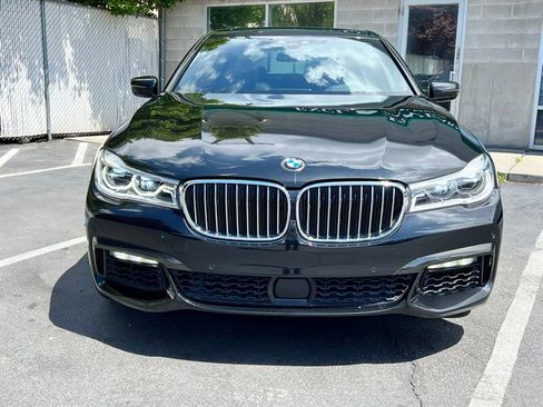 Used 2019 BMW 750i w/ M Sport Package RWD image 2