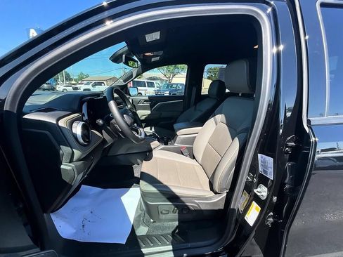 Used 2025 Chevrolet Colorado ZR2 w/ Technology Package AWD/4WD image 15