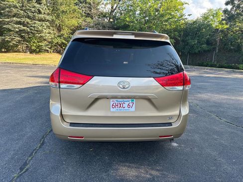 Used 2013 Toyota Sienna LE image 6