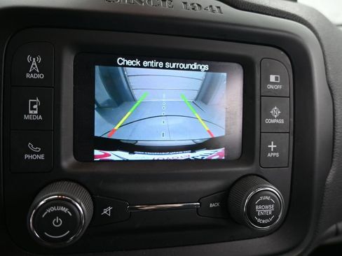 Used 2017 Jeep Renegade Altitude FWD image 18