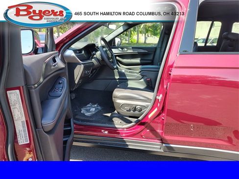 New 2025 Jeep Grand Cherokee Altitude image 11